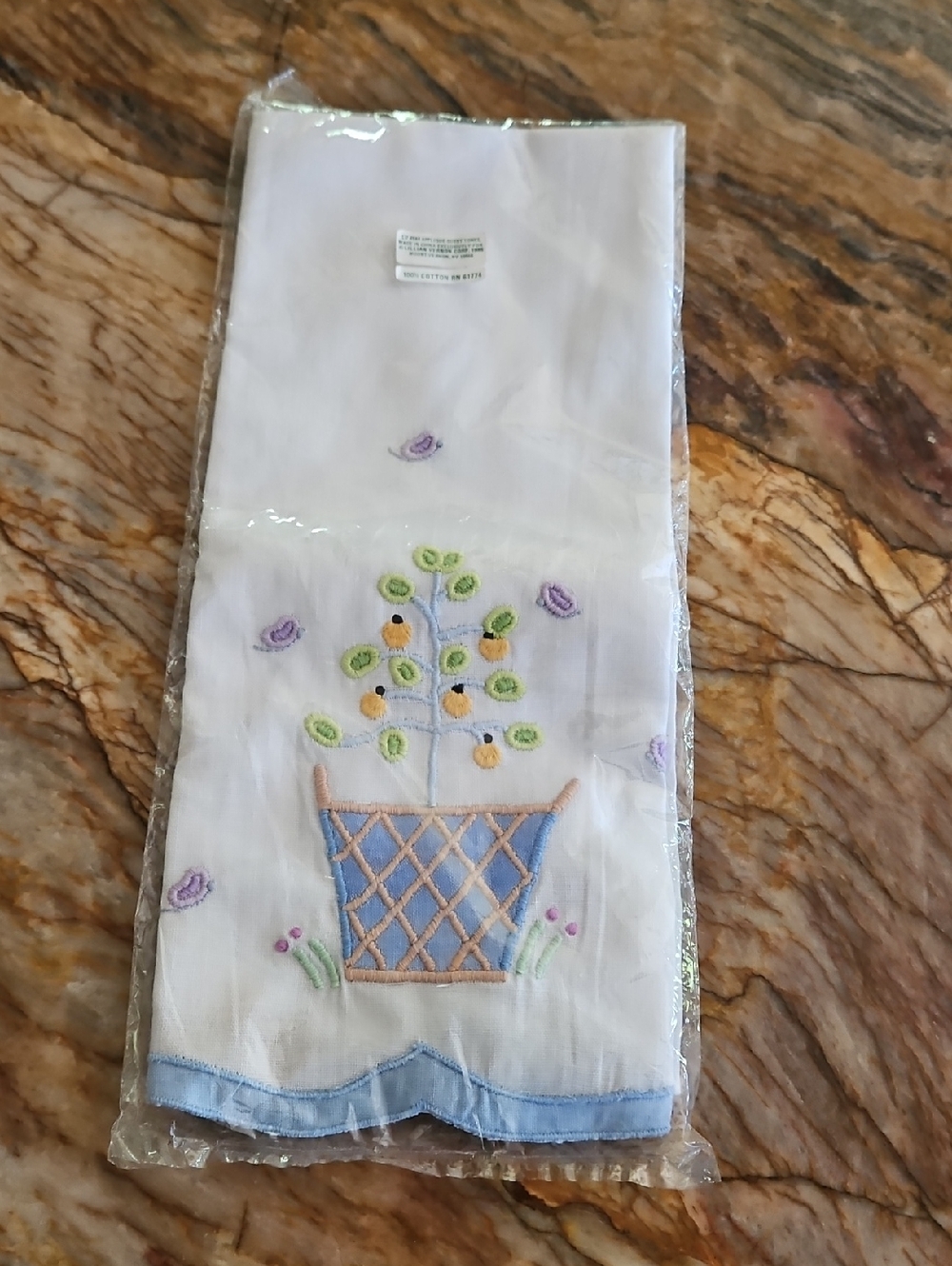 LILLIAN VERNON White Embroidered Basket Hand Towel with Blue Trim NEW